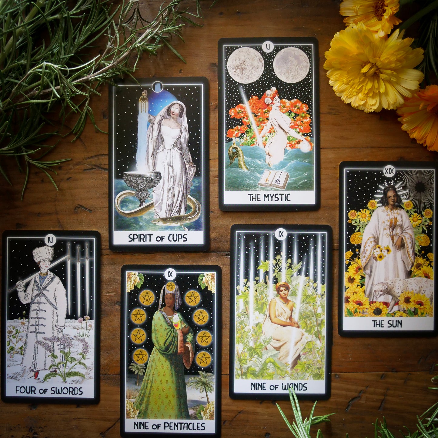 The Intuitive Night Goddess Tarot: Gilded Edition