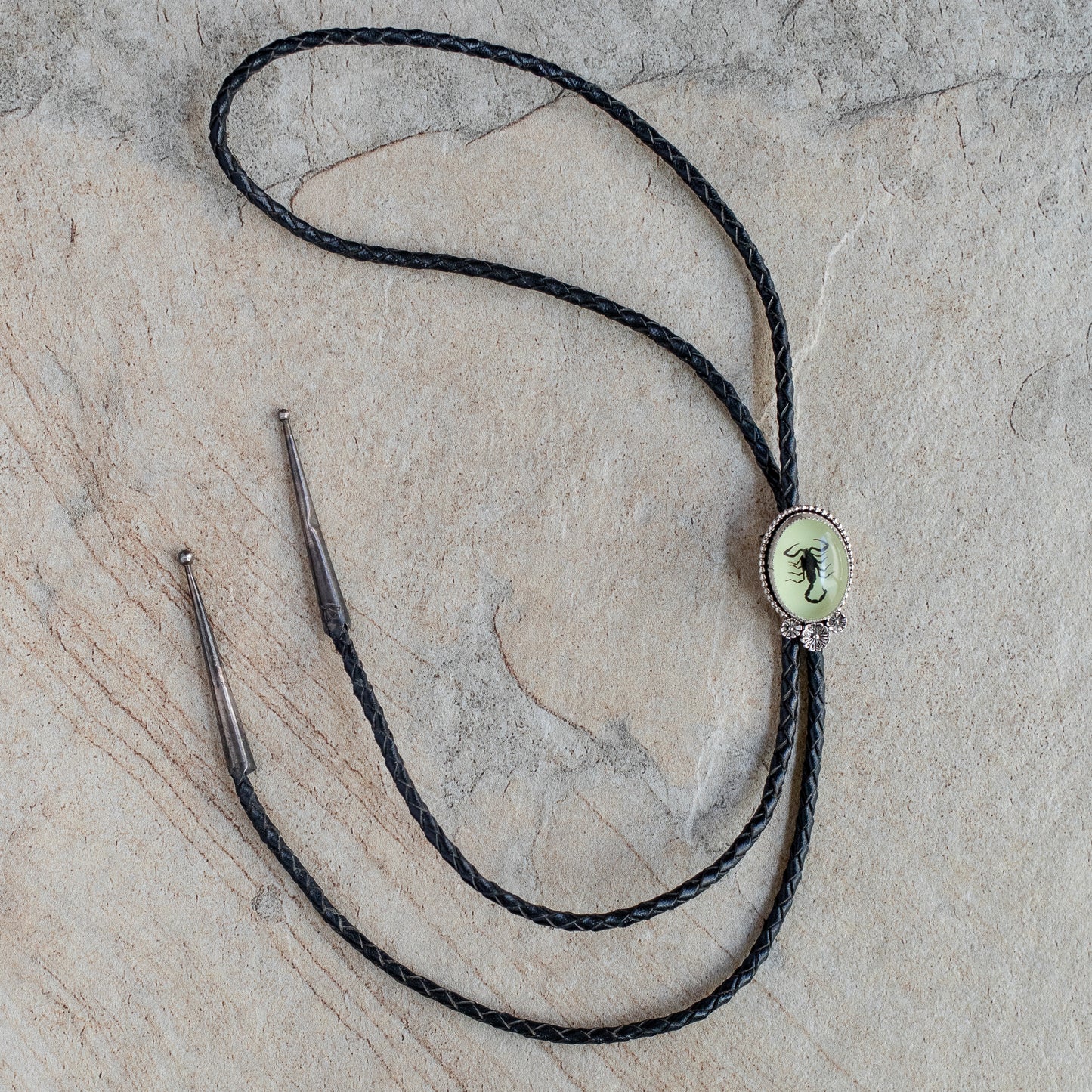 Black Glow In The Dark Scorpion Bolo